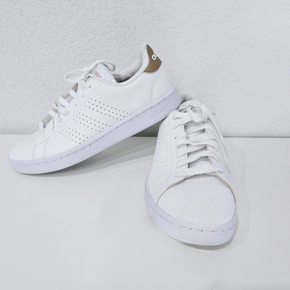 Adidas Women's White Advantage Casual Sneakers  Size 9 US
